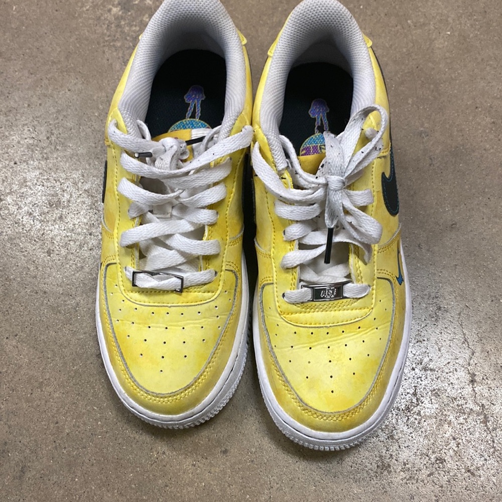 Nike Air Force 1 yellow Nike peace love and basketball